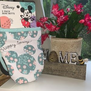 Disney Mickey Mouse 2pk Mini Mittens/Oven Mitts White and Teal Spring Design